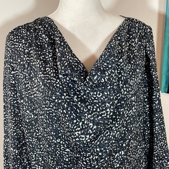 🤩3 for $30 Bundle Deal🤩
GAP printed silky shift dress - Picture 2 of 9